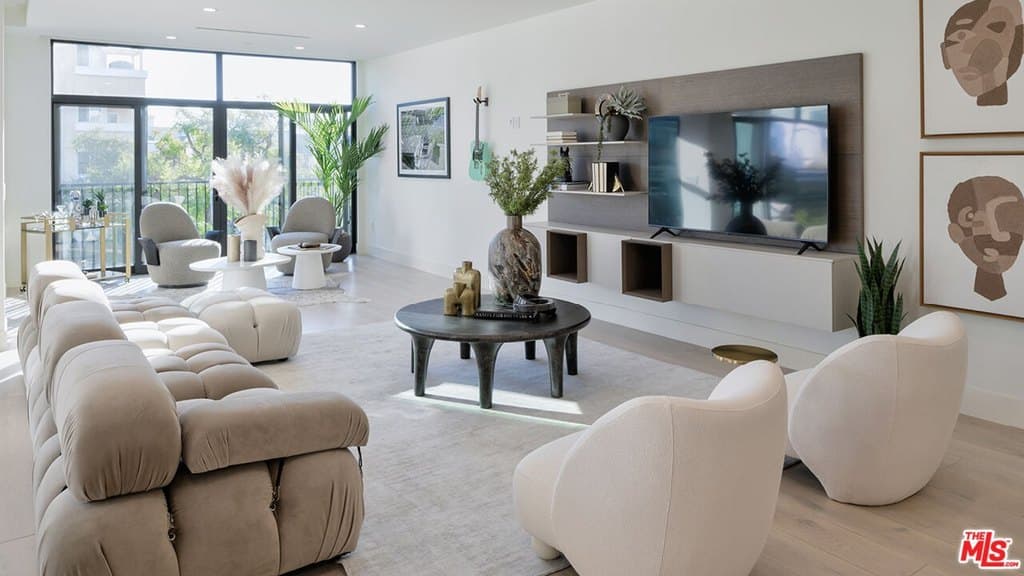 425 N Palm Dr Apt 403, Beverly Hills