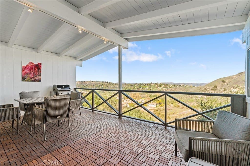 23777 Mulholland Hwy Spc 62, Calabasas
