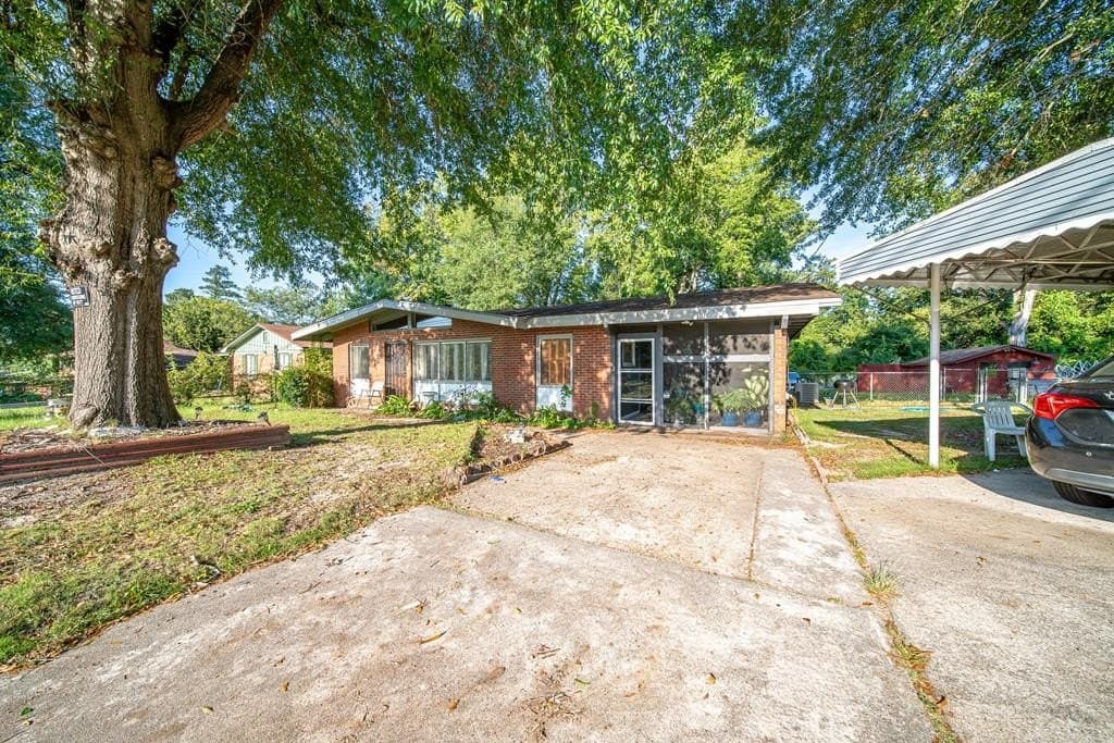 391 and 401 Victoria Dr, Columbus