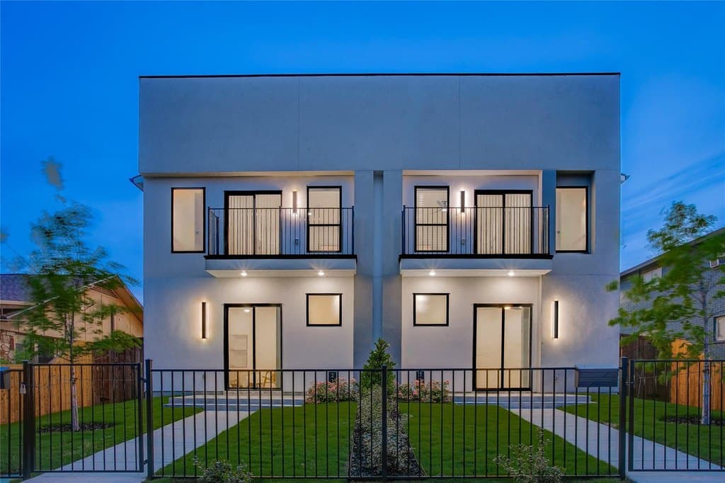 2313 S Vernon Ave