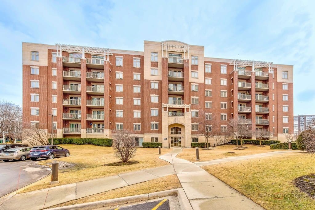 8711 W Bryn Mawr Ave Apt 501