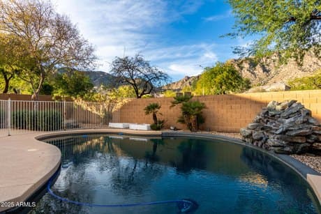 908 E Mountain Sage Dr