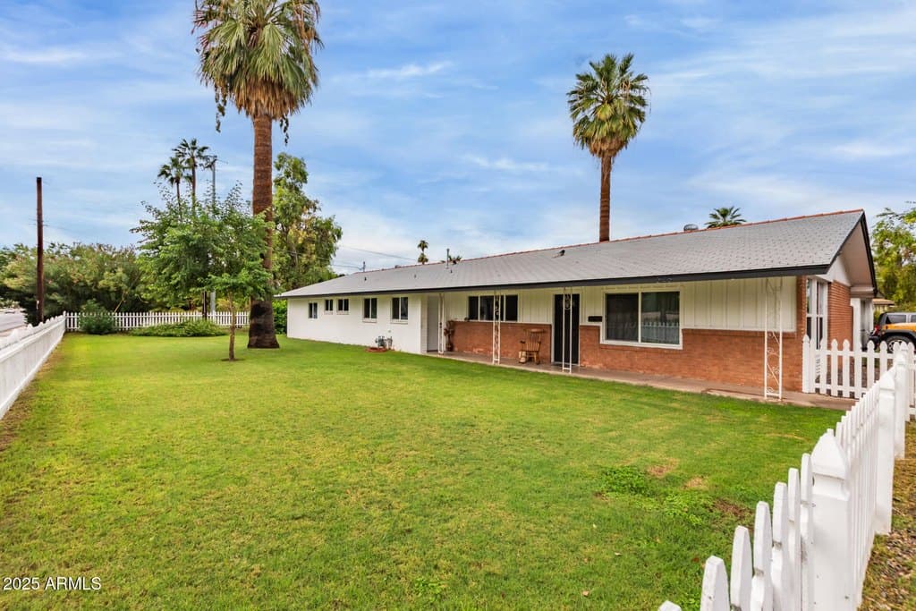 328 E Bethany Home Rd