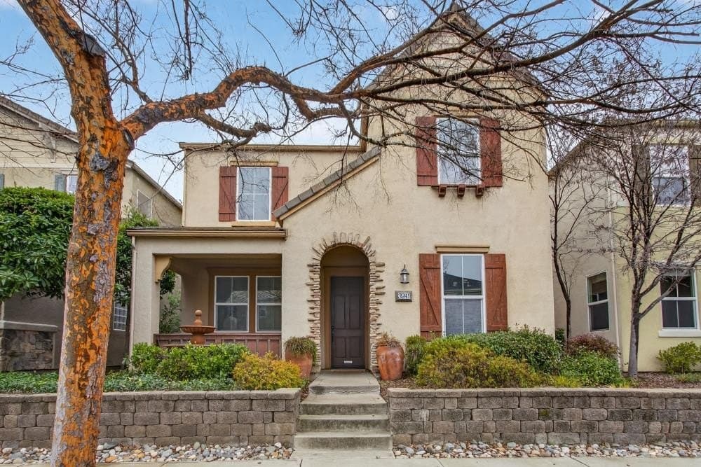 3241 Village Center Dr, Roseville
