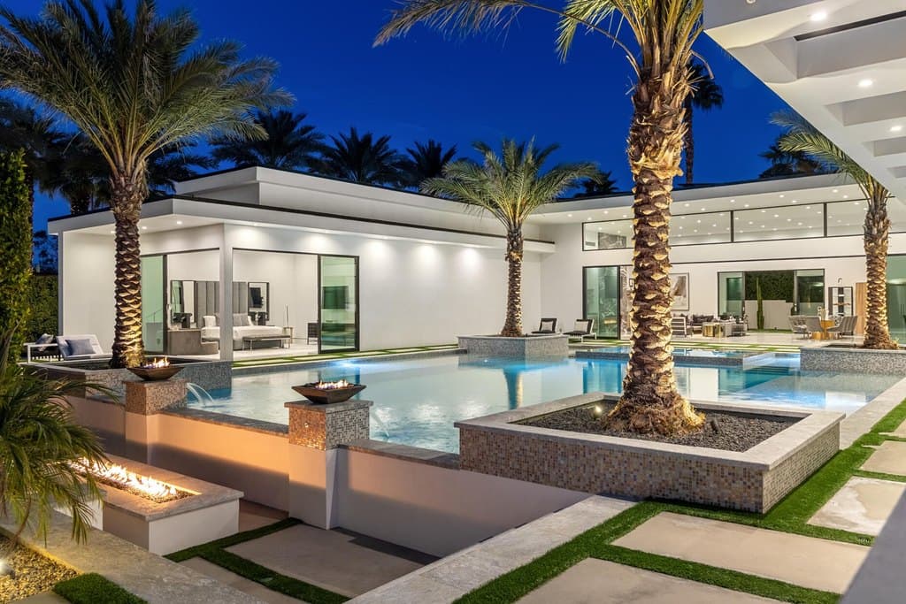 2 Bravo Ct, Rancho Mirage