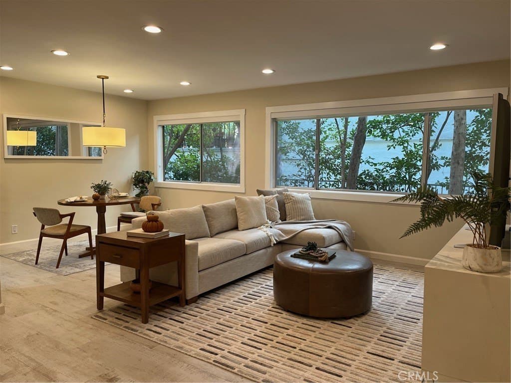 1025 N Kings Rd Apt 105, West Hollywood