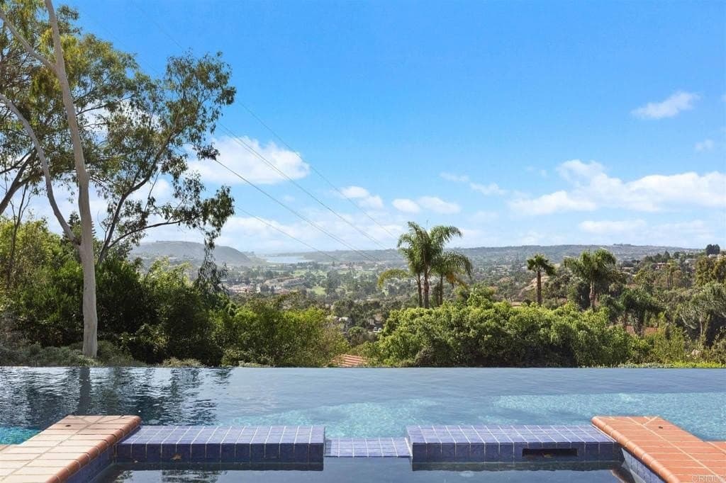 3251 Piragua St, Carlsbad