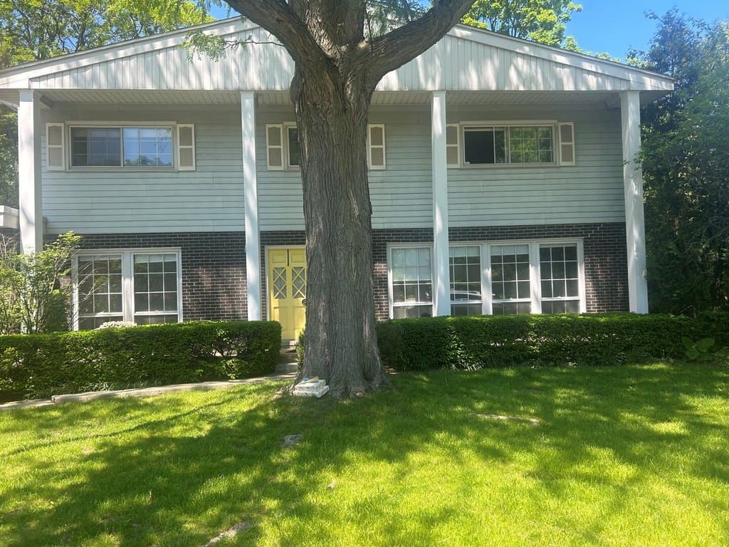 1227 Lynn Ter