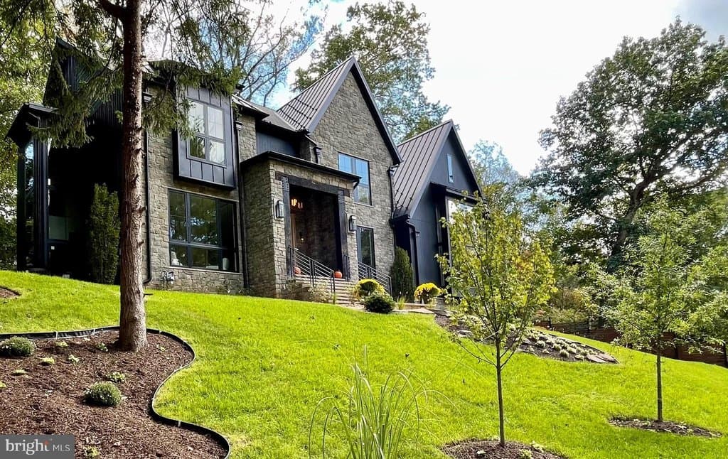 1441 Woodacre Dr, McLean