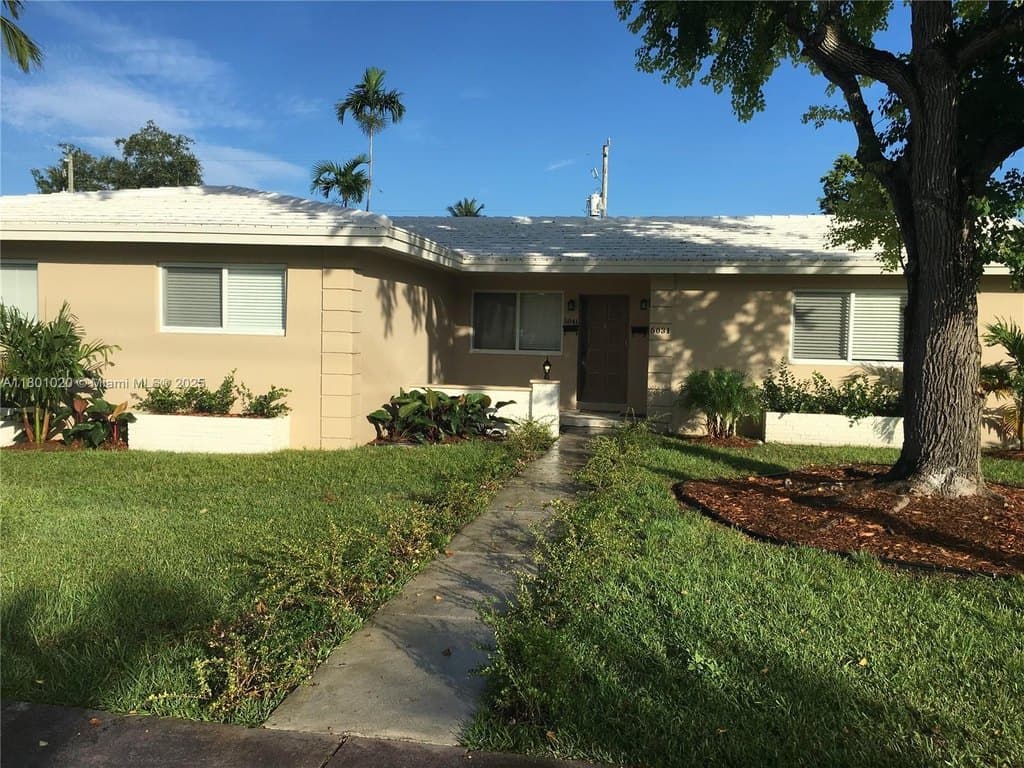 5031 Ponce De Leon Blvd, Coral Gables