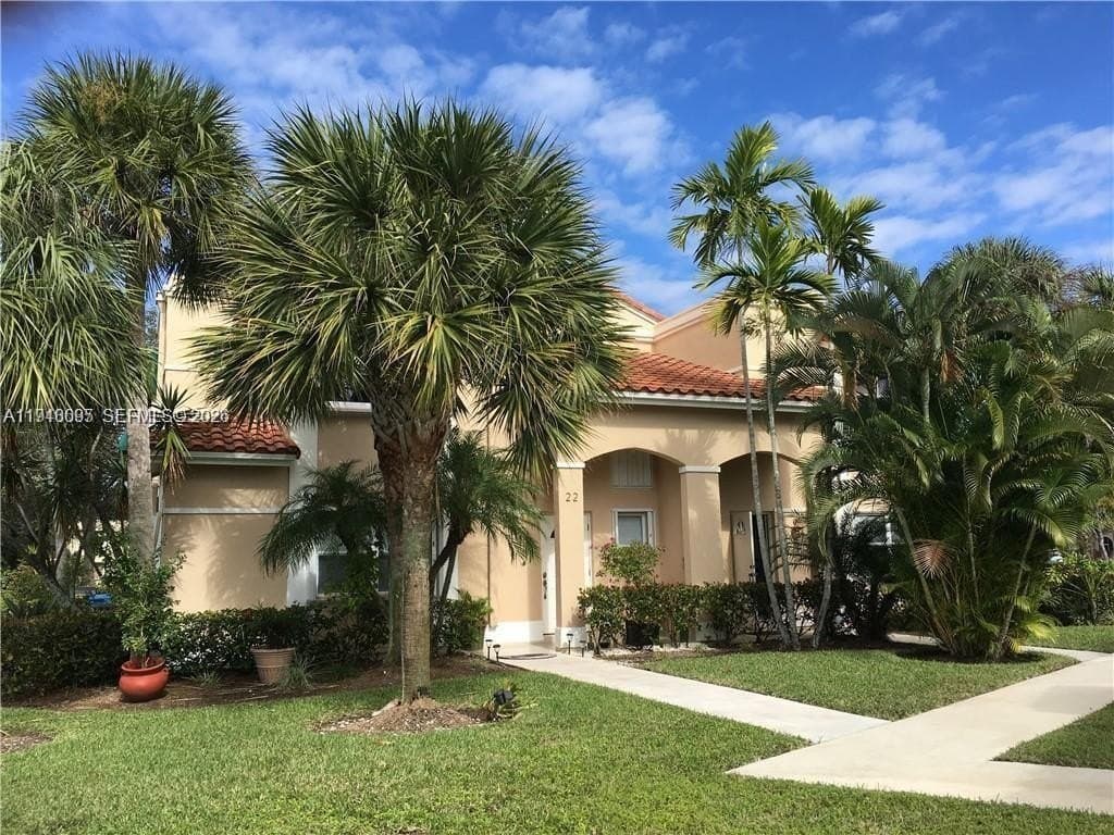 561 Racquet Club Rd Apt 21, Weston