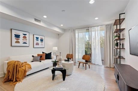 118 N Kings Rd Unit 201