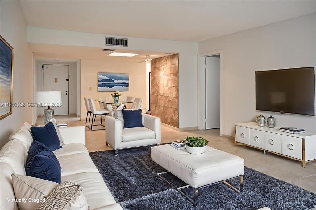 16175 Golf Club Rd Apt 308, Weston