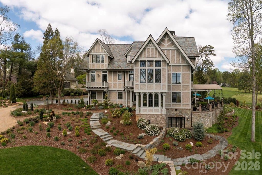 8 Fairway Pl, Asheville
