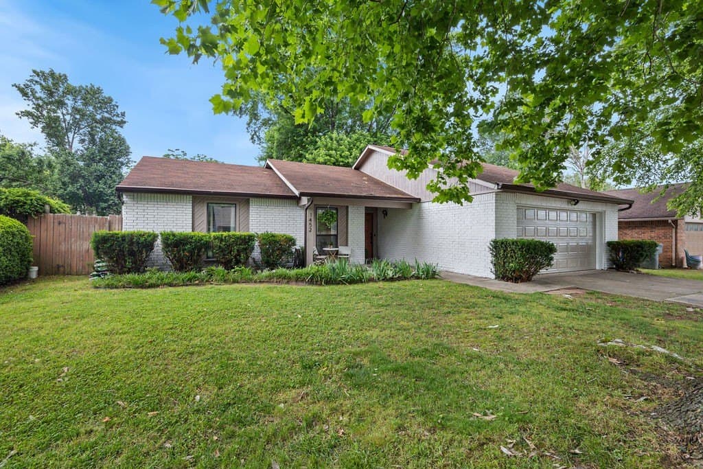 1452 E Eton St, Fayetteville