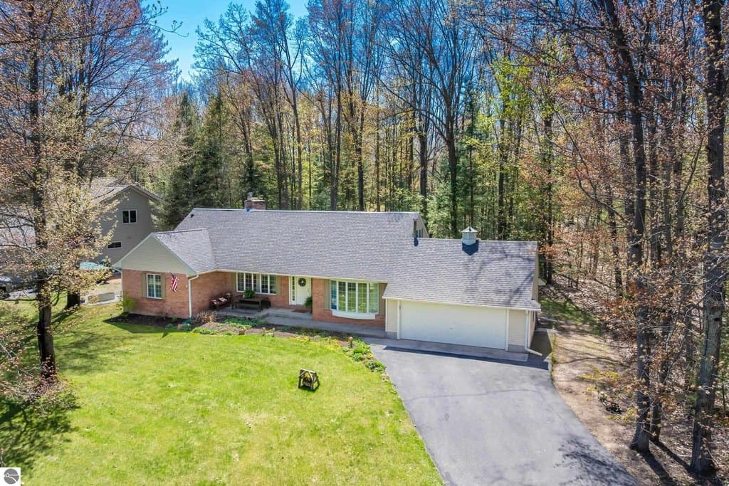 9191 E Tottenham Dr, Traverse City