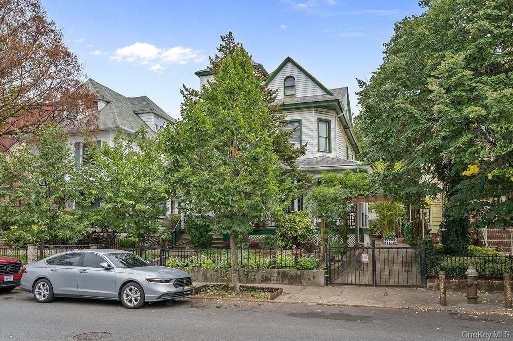 455 E 28th St, Brooklyn