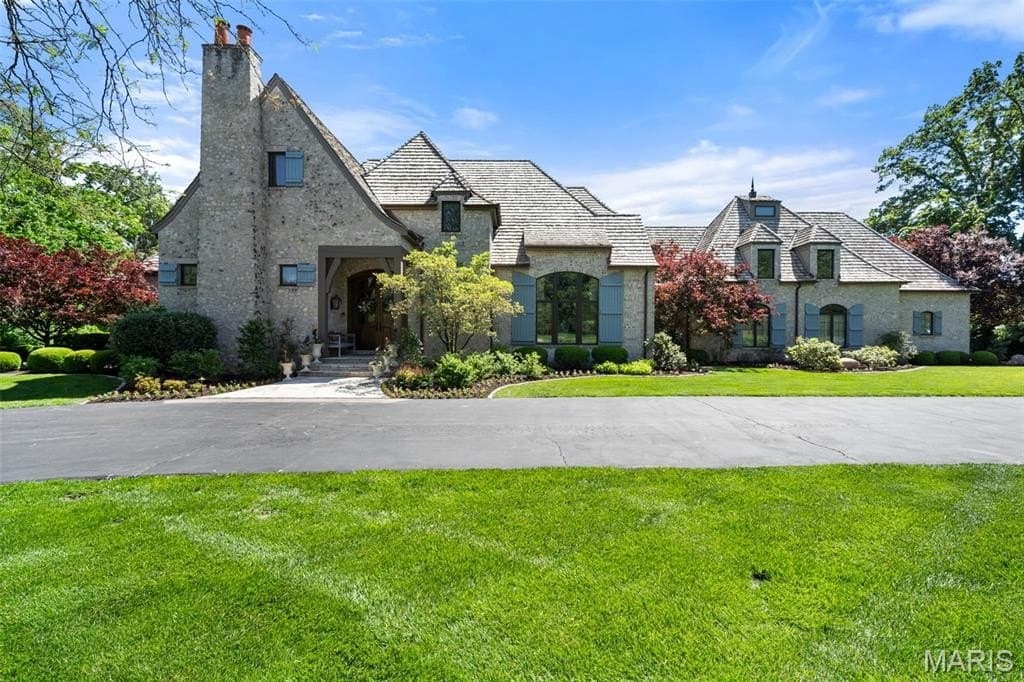 10144 Winding Ridge Rd, Ladue