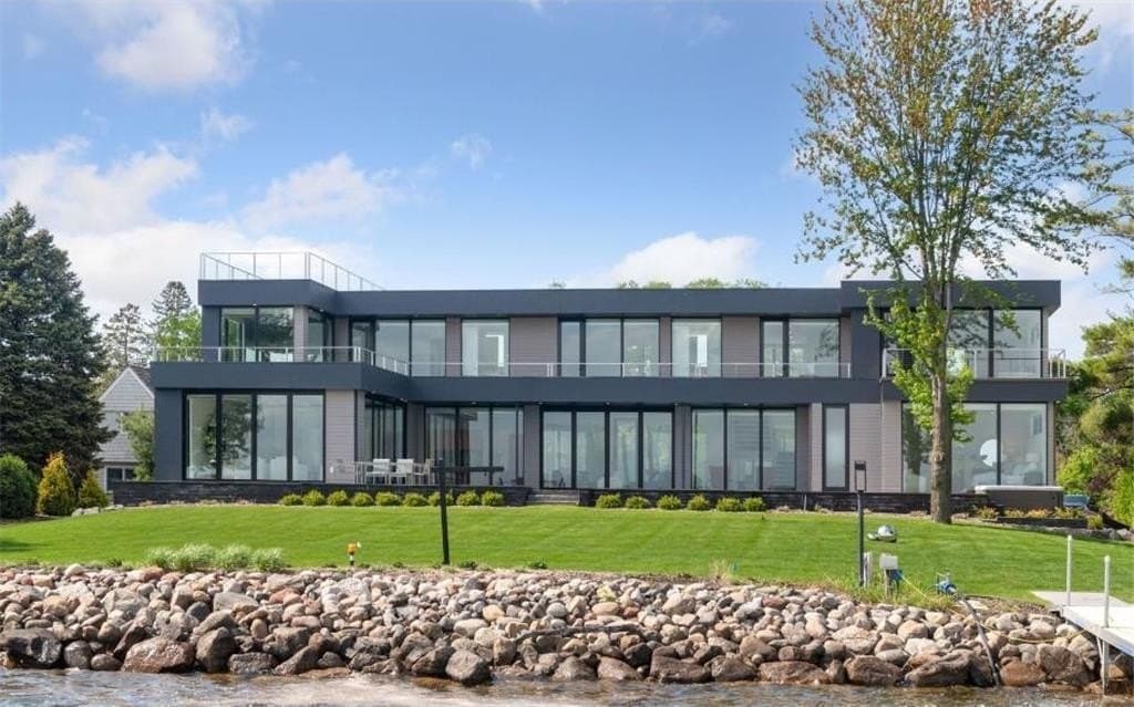 1225 Shoreline Dr, Wayzata