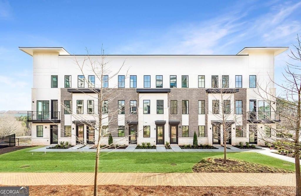 7130 Summit Pl, Alpharetta