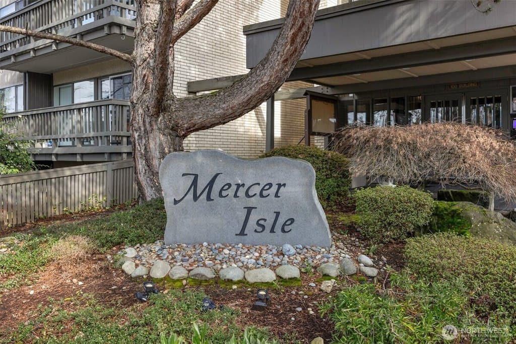 2500 81st Ave SE Apt 118, Mercer Island