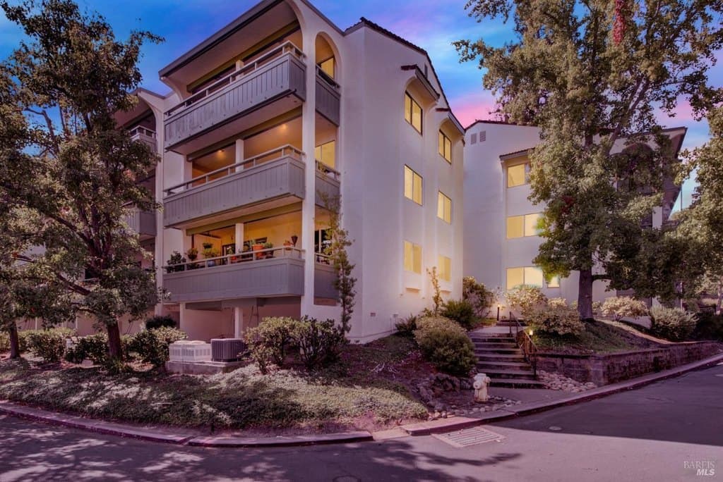 1621 Ptarmigan Dr Apt 3C, Walnut Creek
