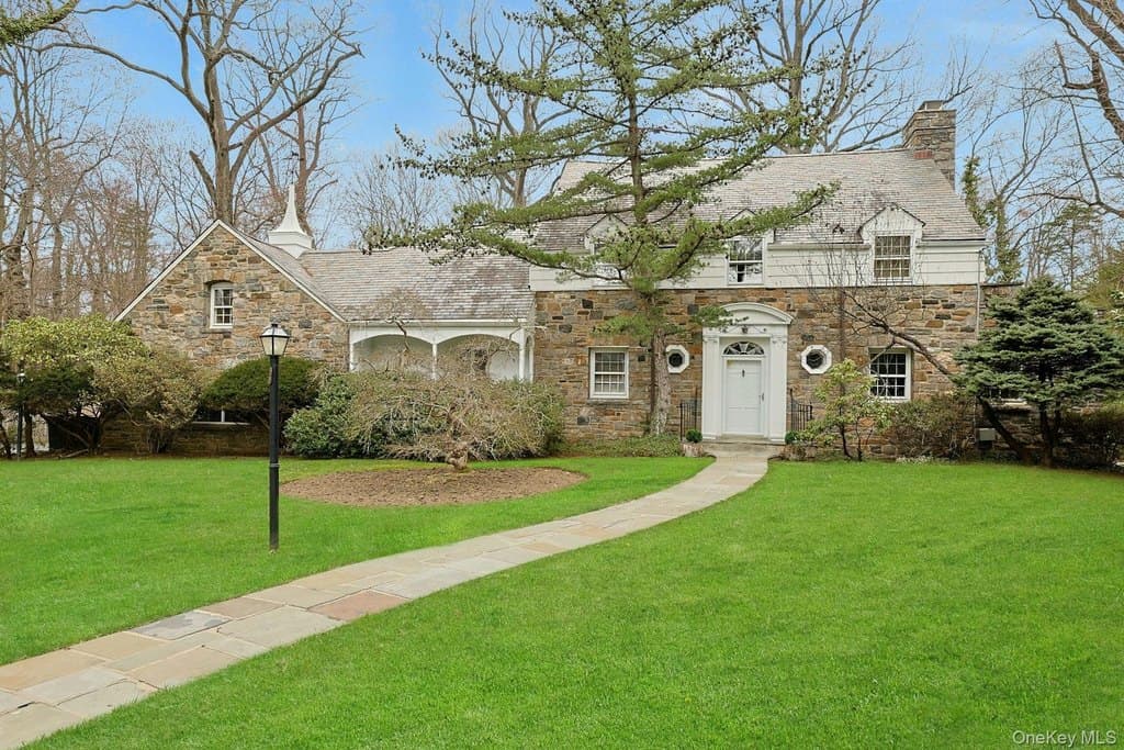 99 Penn Rd, Scarsdale