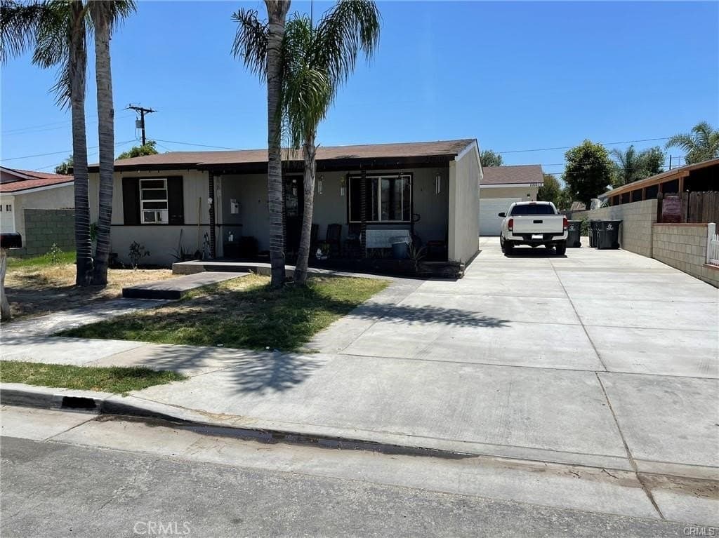 2302 W LA Verne Ave