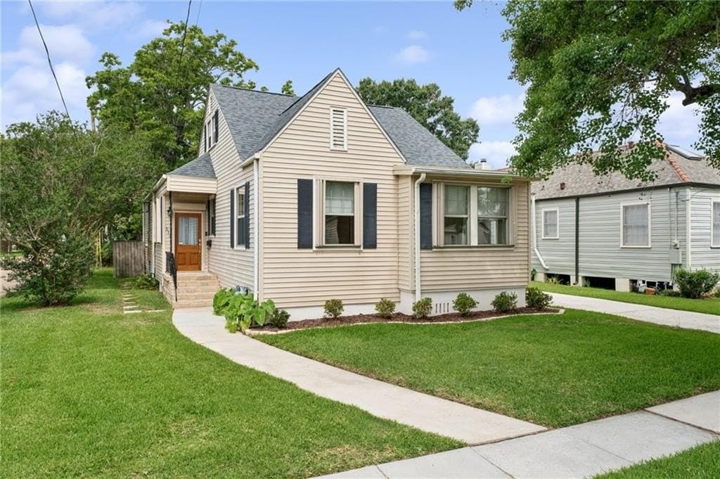 512 Athania Pkwy, Metairie
