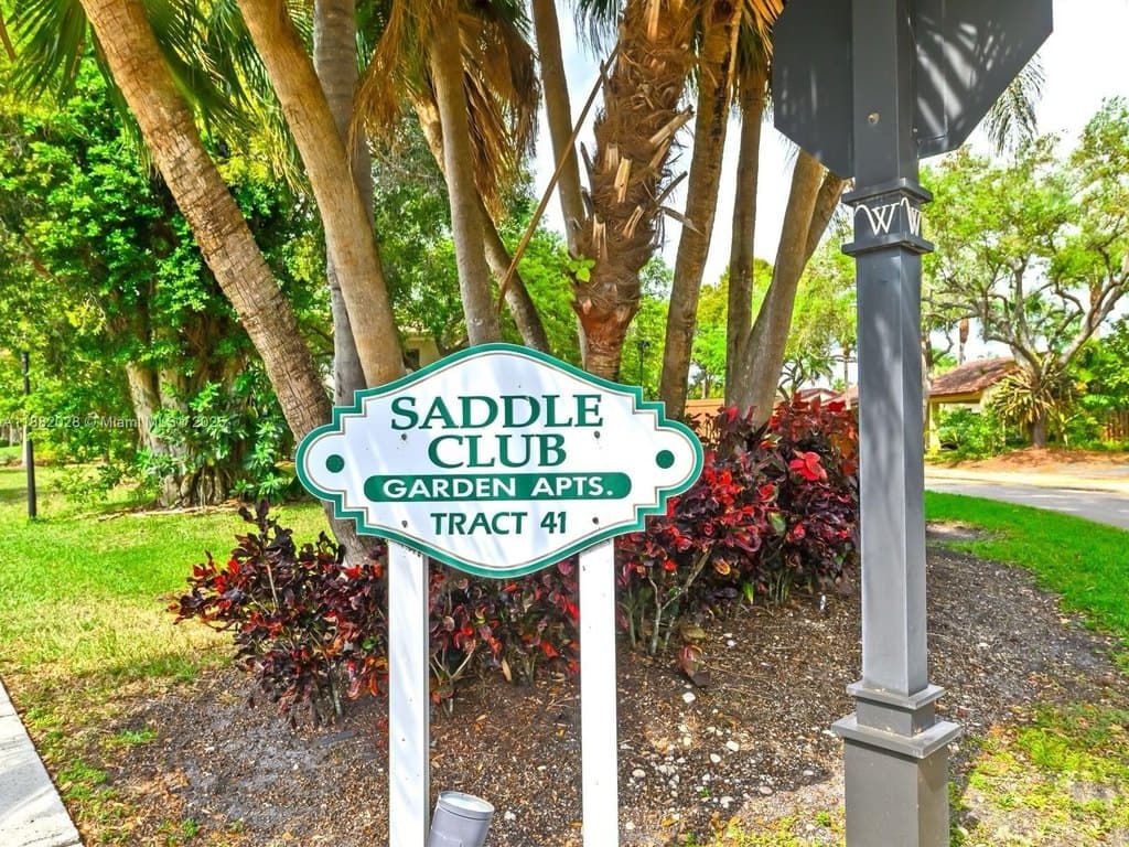 16168 Laurel Dr Unit 101, Weston