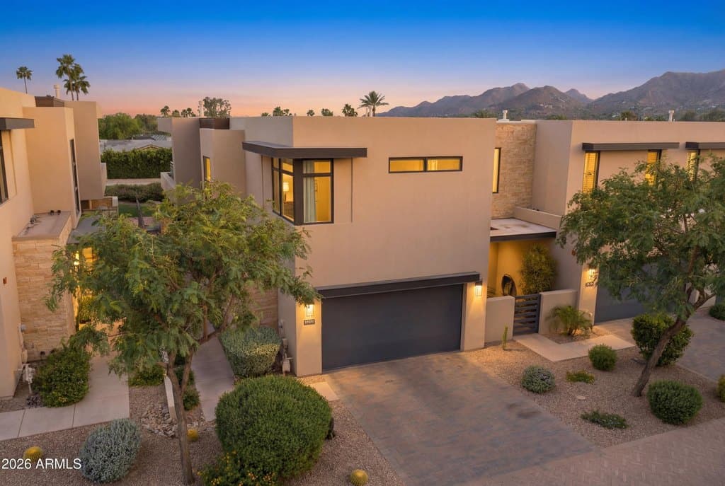 6180 N Las Brisas Dr, Paradise Valley