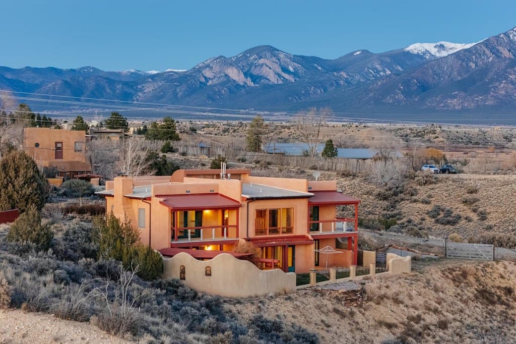 9 Cerro Ventoso Rd, Taos