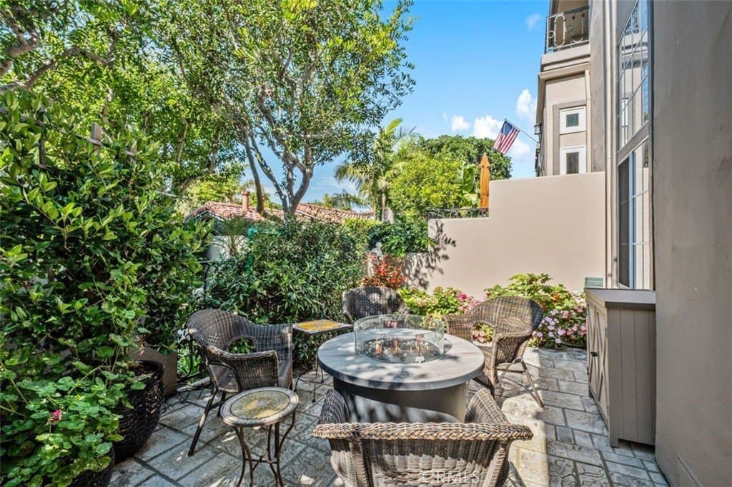 19373 Peachtree Ln, Huntington Beach