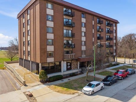 8359 W Addison St Apt 207