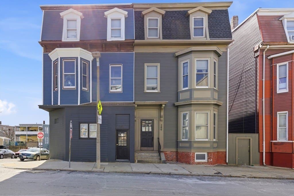 249 Lexington St Apt 2