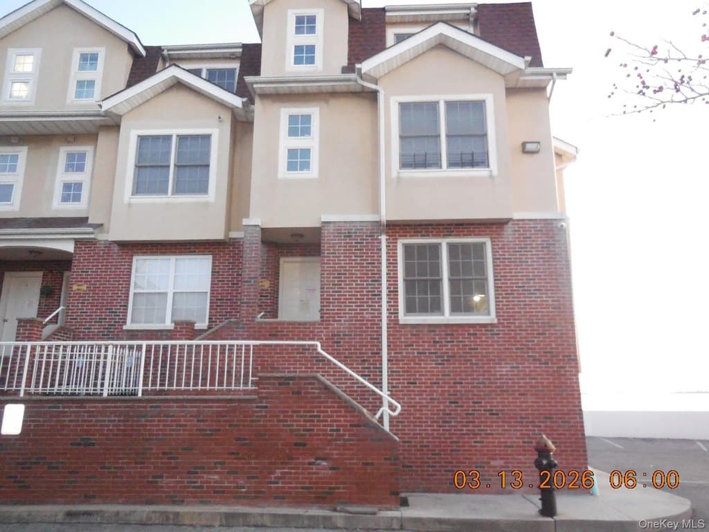 1 Patricia Ln Unit 401, Bronx