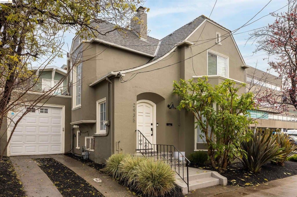 2935 Florence St, Berkeley