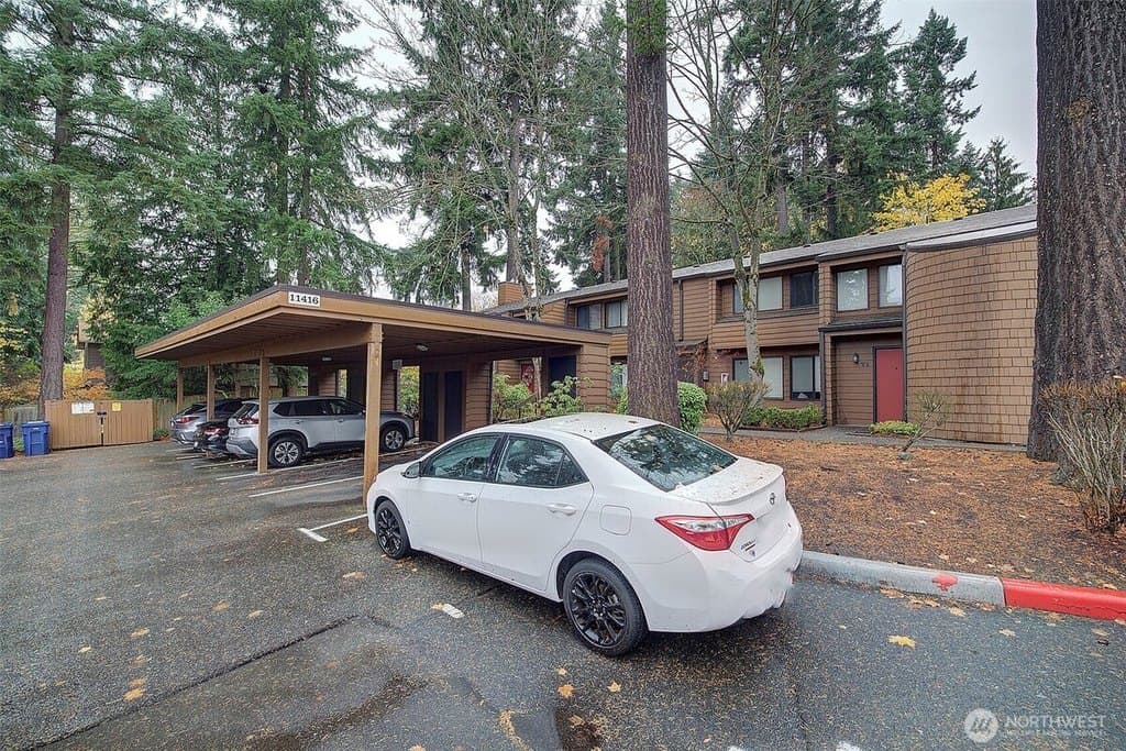 11416 NE 128th St Apt 67, Kirkland