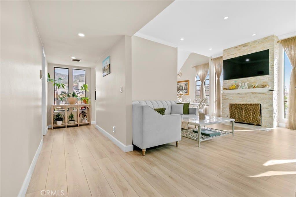 427 E Orange Grove Ave Unit 301, Burbank