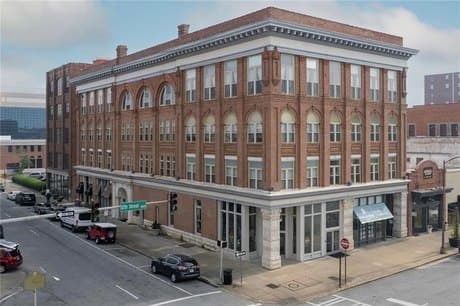 1204 1st Ave Apt 402