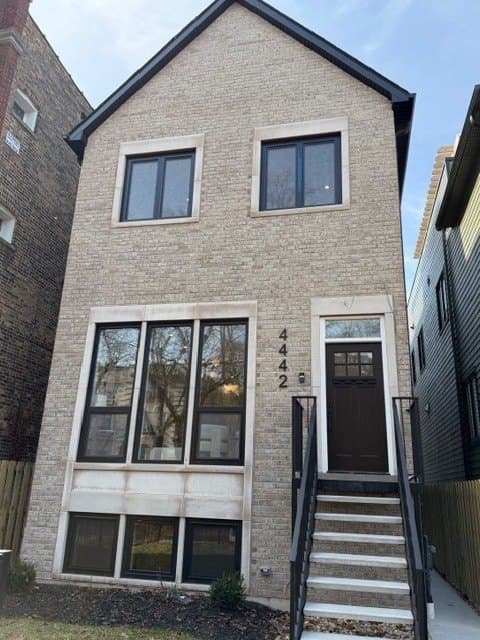 4442 N Greenview Ave
