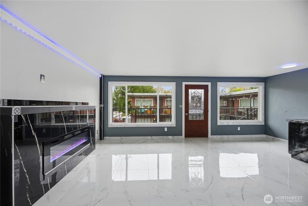 748 S Cloverdale St Apt 8