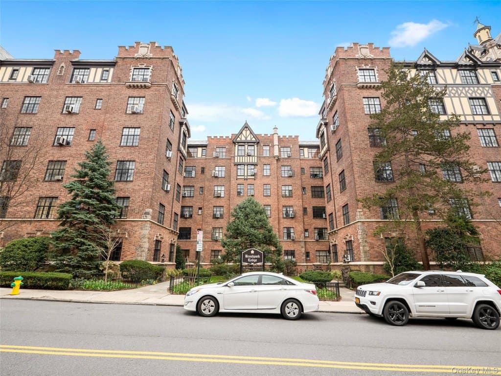 2 Westchester Ave Apt 2L, White Plains