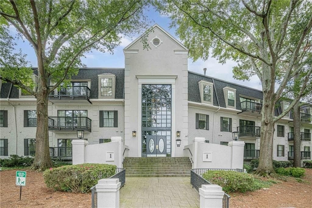 1118 Pine Heights Dr NE