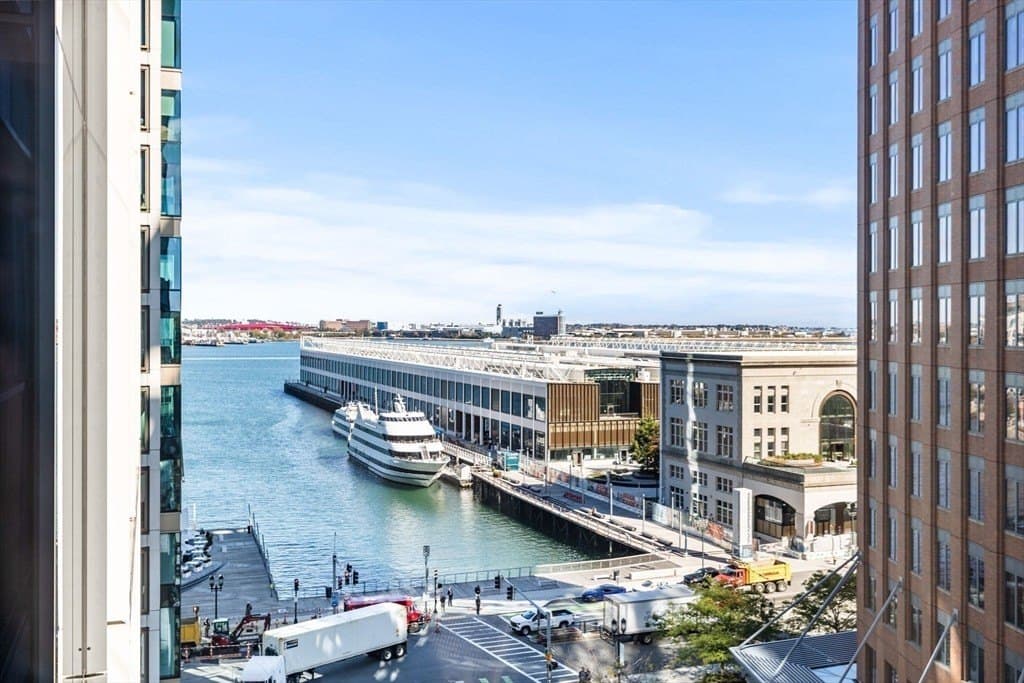 135 Seaport Blvd Apt 906