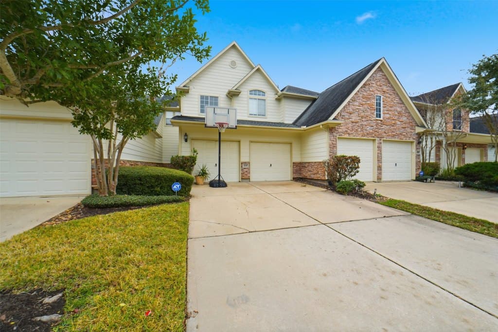2110 Ridge Wood Ln, Sugar Land