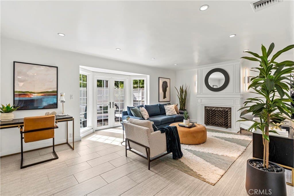 8963 Cynthia St, West Hollywood