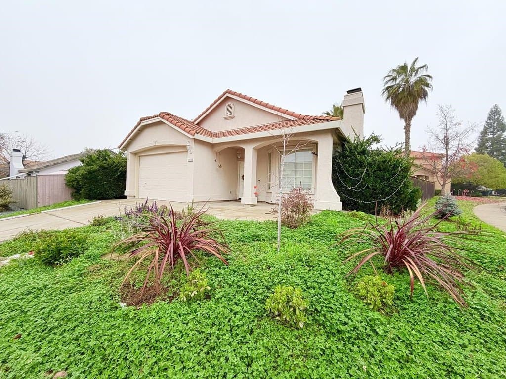 2054 Ajay Dr, Roseville