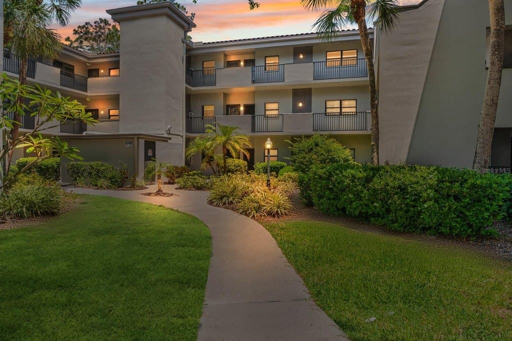 2650 Countryside Blvd Apt B307, Clearwater