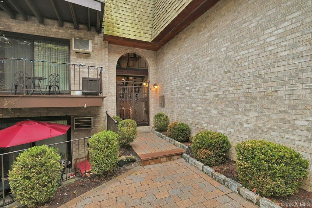 555 Central Park Ave Apt 125, Scarsdale